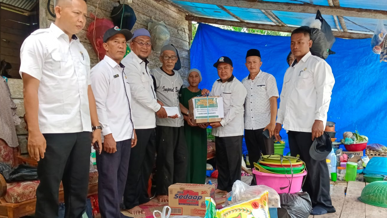 Bantuan Desa Parit Pudin: Memberikan Bantuan Untuk Meringankan Korban Kebakaran