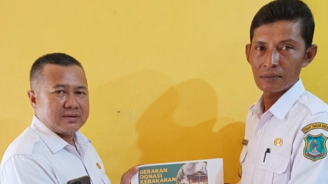 WARGA DUSUN JATI SARI BERSATU ULURKAN BANTUAN UNTUK KORBAN KEBAKARAN TELUK NILAU