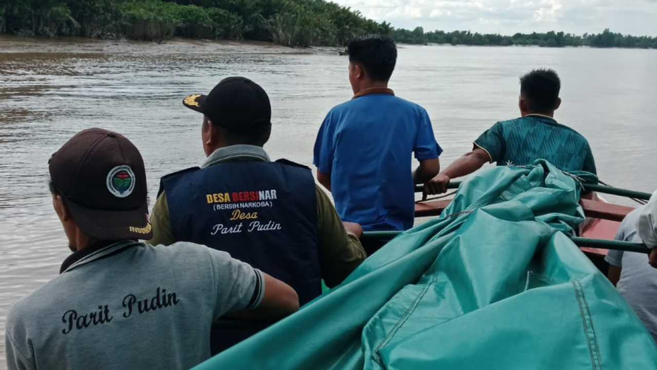 Pencarian Warga Tenggelam, Pemdes Parit Pudin Terjun Langsung
