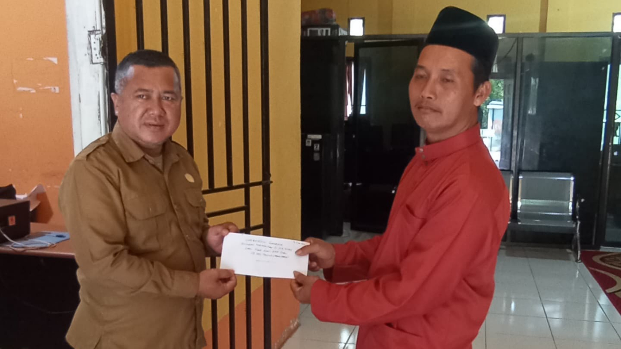 Pemdes Parit Pudin Apresiasi Bantuan SD 083 Tanjung Jabung Barat Desa Parit Pudin Kecamatan Pengabuan Untuk Korban Kebakaran Teluk Nilau