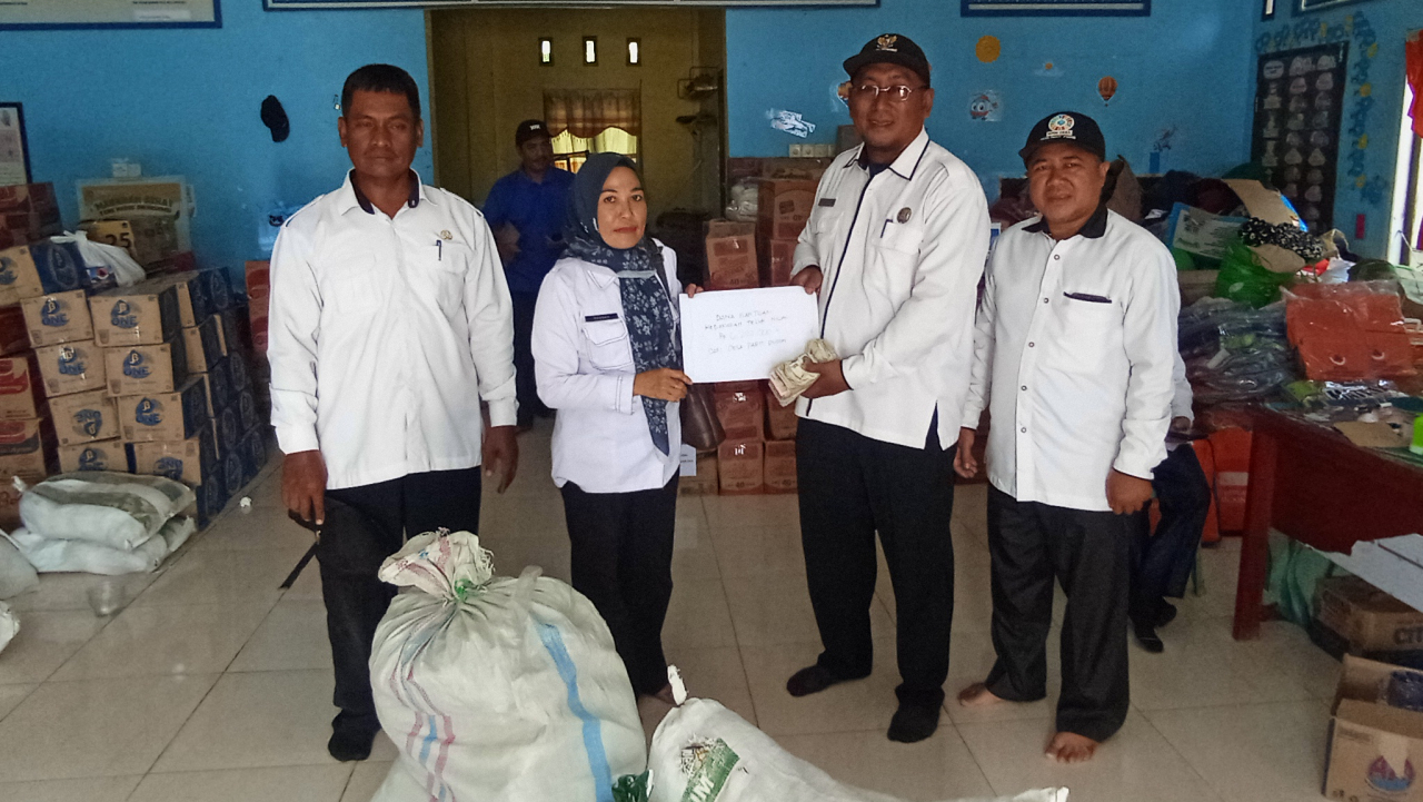 Parit Pudin Ulurkan Tangan, Bantu Korban Kebakaran Nilau