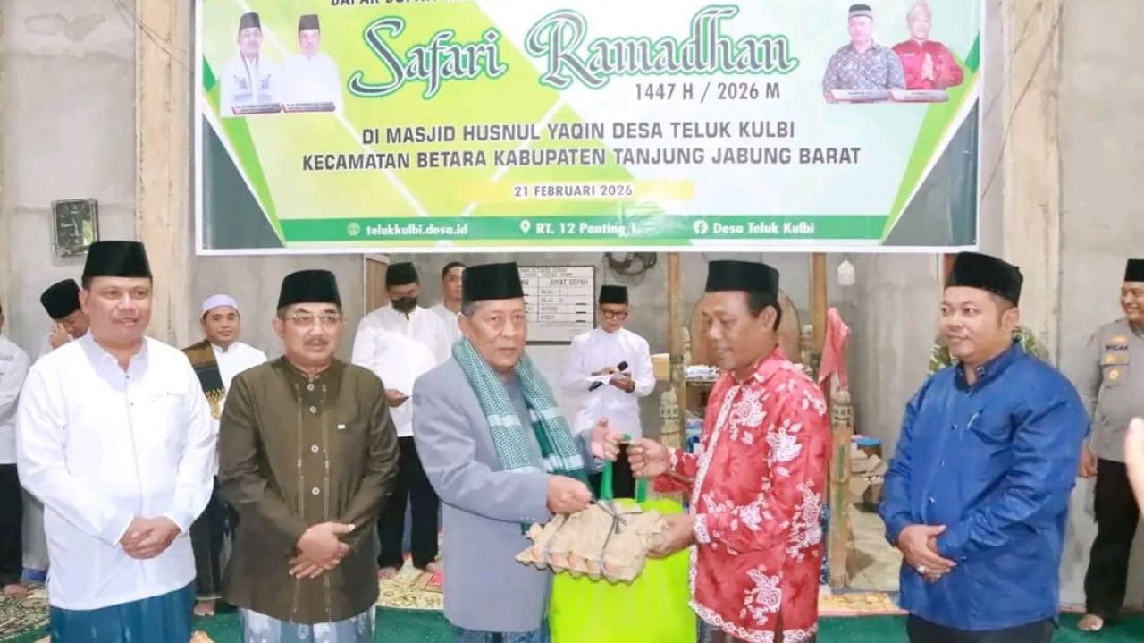 Safari Ramadhan 1447 H di Desa Teluk Kulbi, Pemkab Tanjung Jabung Barat Serahkan Bantuan Sosial
