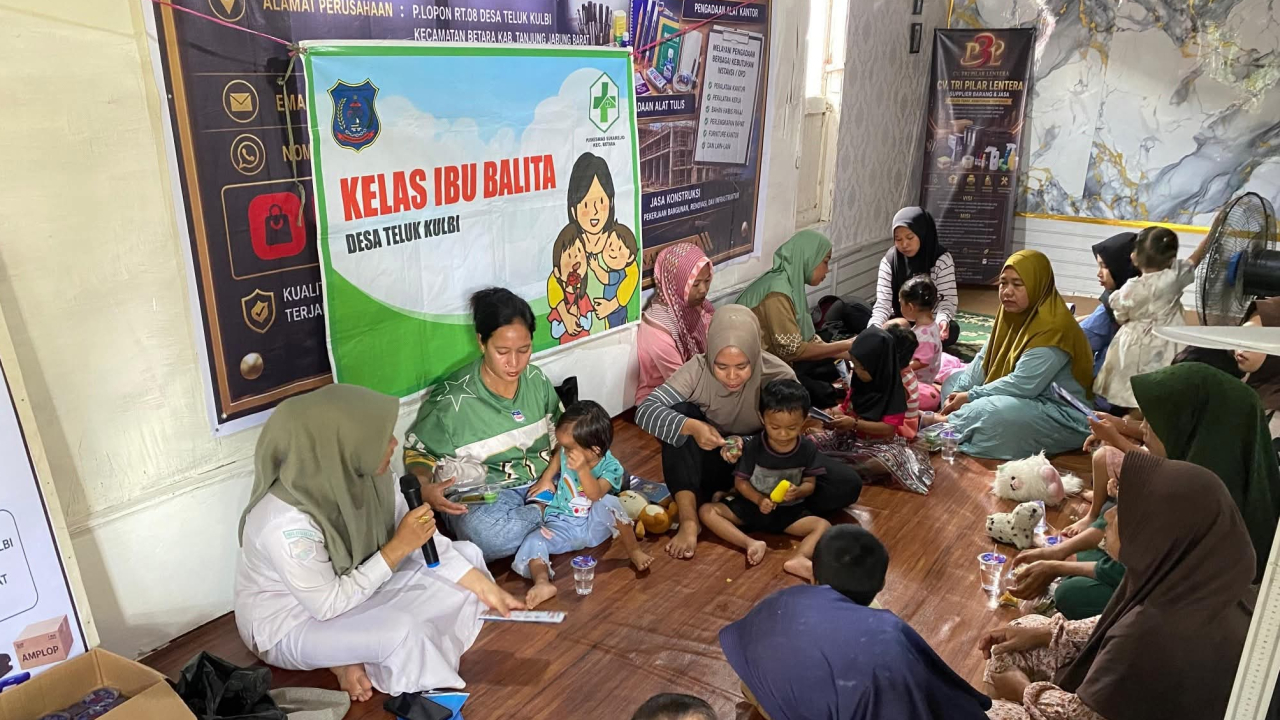 Tingkatkan Kesehatan Ibu dan Anak, Pemdes Teluk Kulbi Gelar Kegiatan Posyandu Cempaka Kuning di Parit Lopon