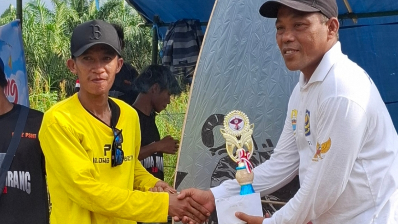 LOMBA LAYANGAN DI DESA TELUK KULBI DILAPANGAN  BOLA SAKTI  LODAYA