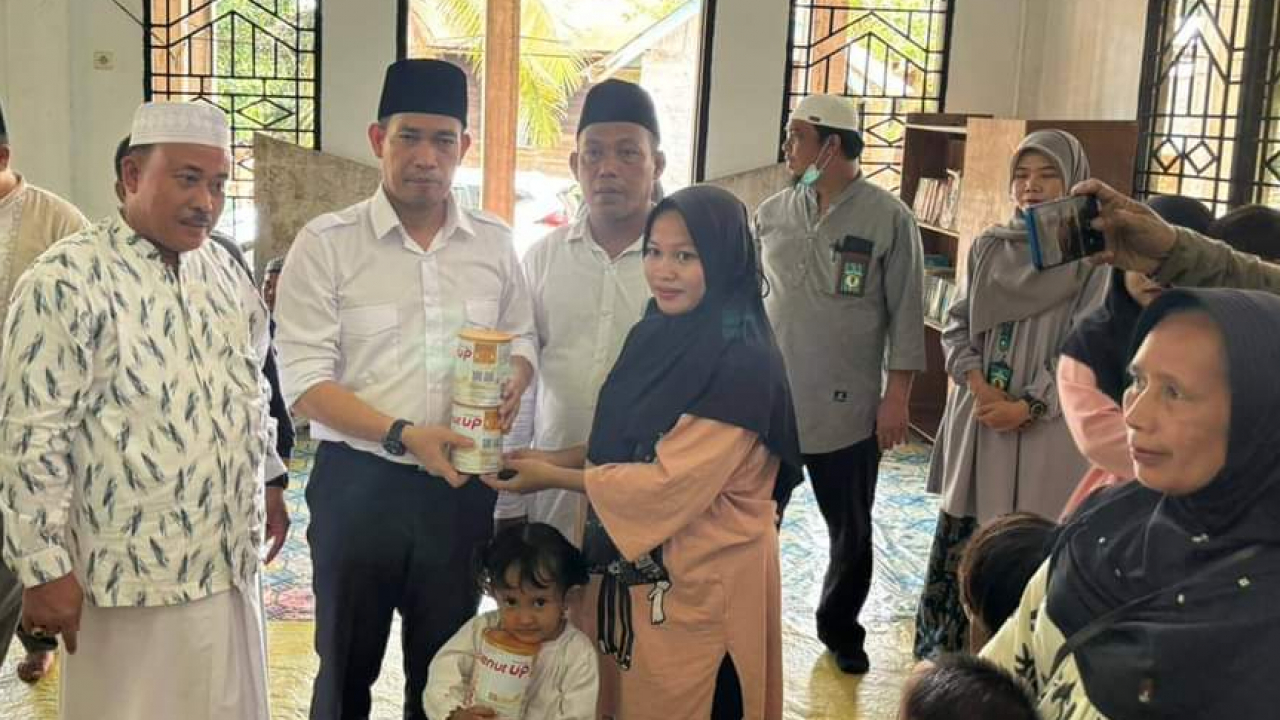 SAFARI JUMAT PJS.BUPATI TANJAB BARAT DR.H .FERI KUSNADI  SP.OG DIMASJID AL- MUHTADIN DESA TELUK KULBI