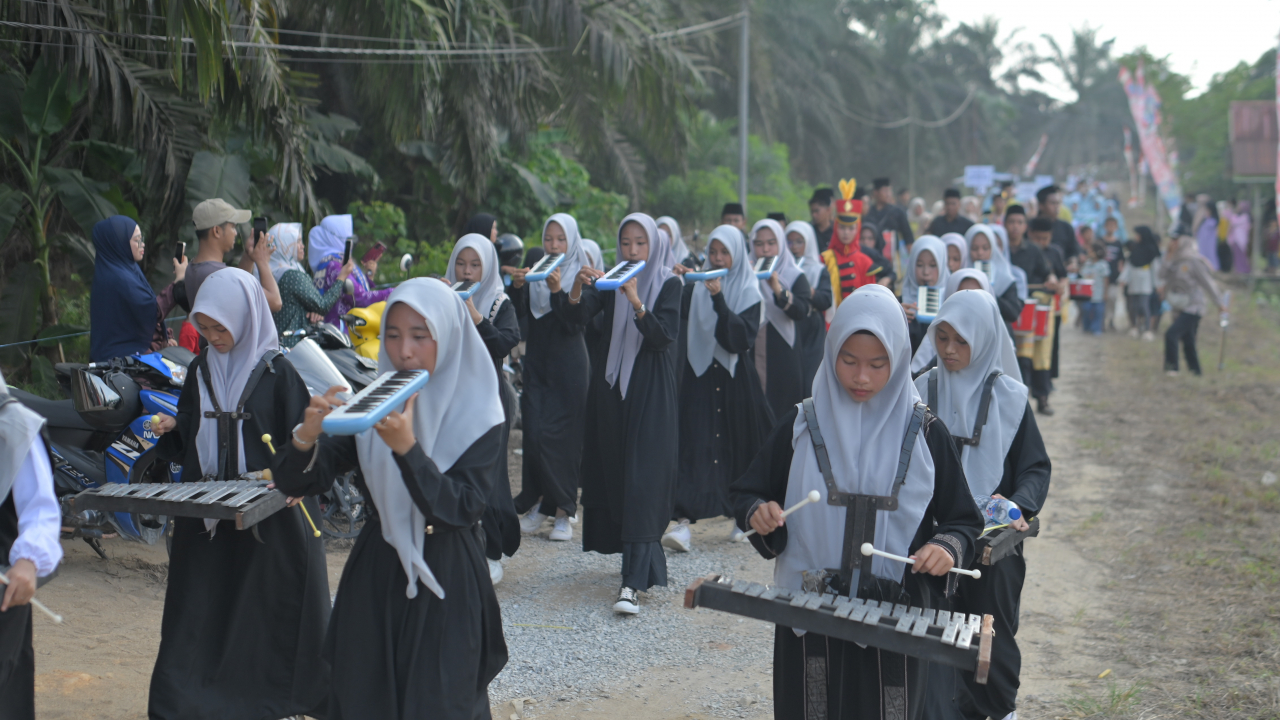 Meriahnya Pawai Ta'aruf MTQ Tingkat Kecamatan Betara di Desa Telukkulbi