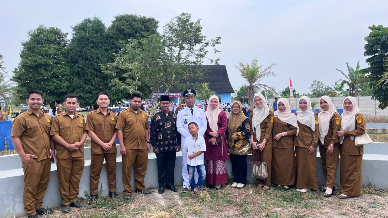 Pemdes Teluk Kulbi Ikuti Upacara Bendera dalam Rangka HUT ke-81 Kemerdekaan RI di Kantor Kecamatan Betara