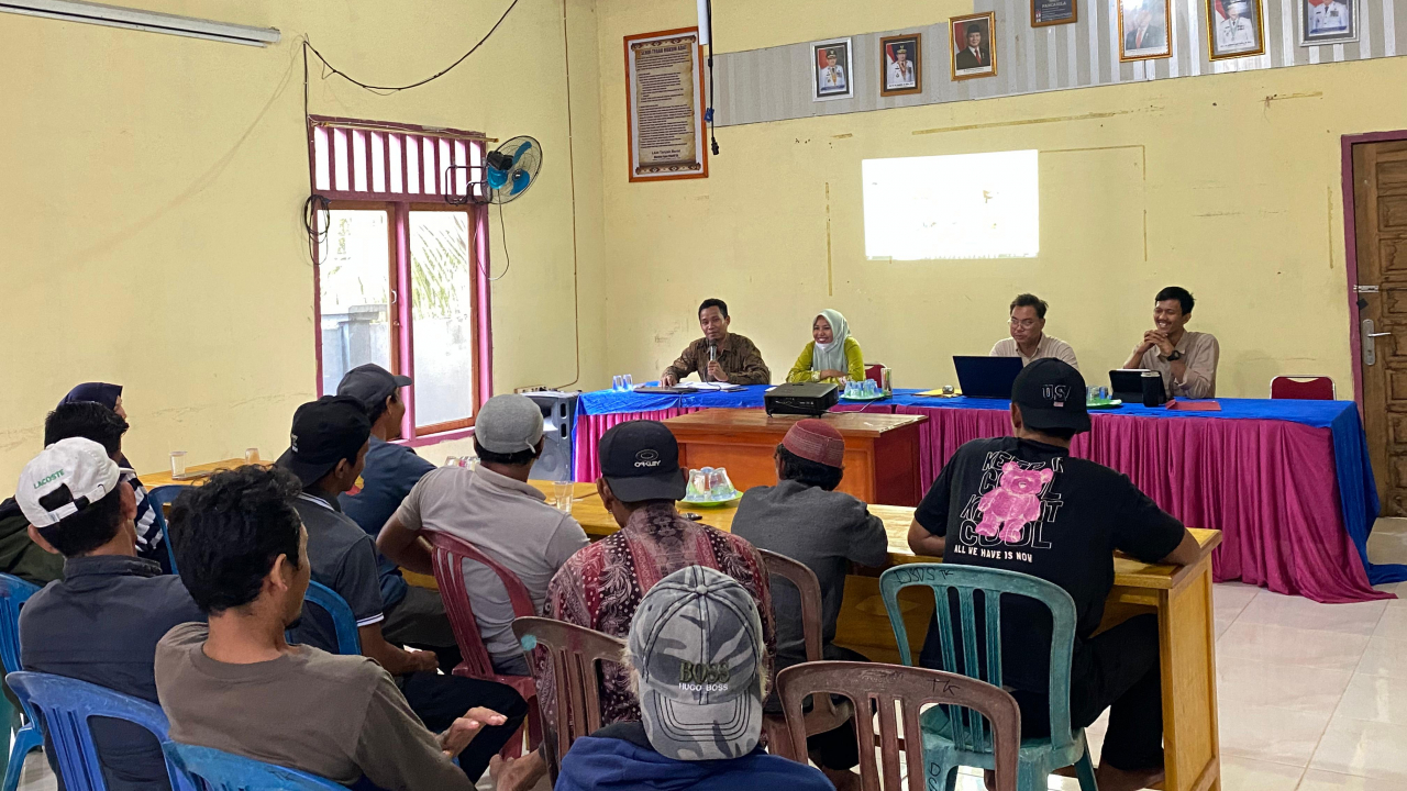 Sosialisasi Program Sanitasi Berbasis Masyarakat di Desa Telukkulbi