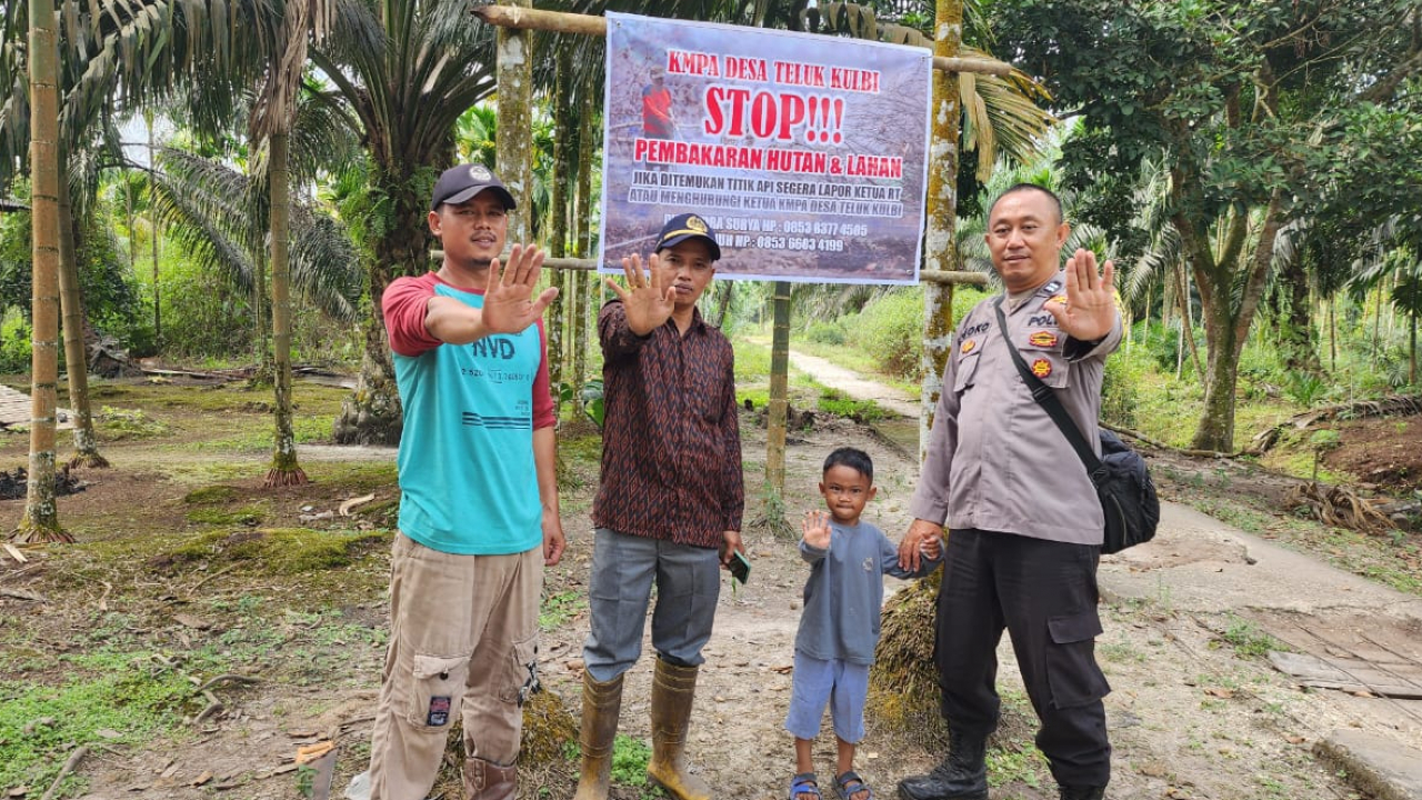 Berita Desa Teluk Kulbi: Pemasangan Himbauan Larangan Membakar Lahan dan Hutan**