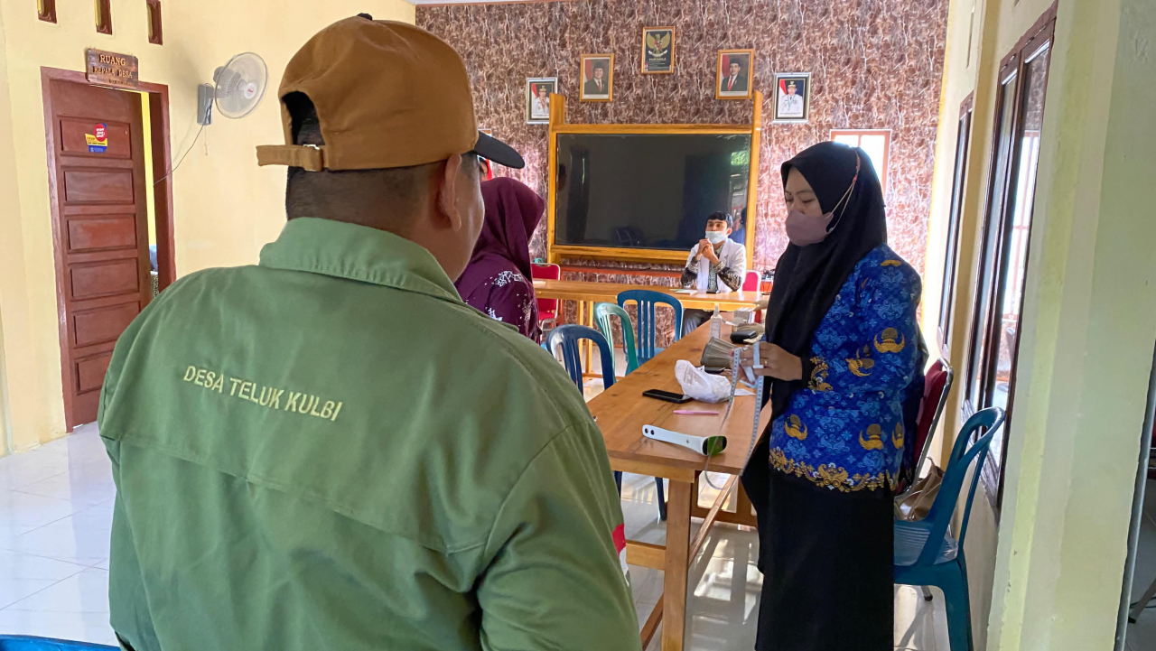 Puskesmas Sukorejo Gelar Cek Kesehatan Gratis Berbasis Siklus Hidup di Desa Teluk Kulbi