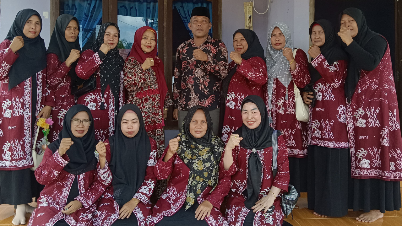 Acara  Rutinan bulanan BKMT Desa Teluk Kulbi