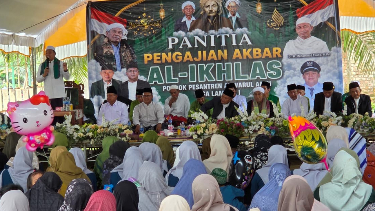 Pengajian Akbar Al-Ikhlas: Ribuan Warga Banjiri Lambur I