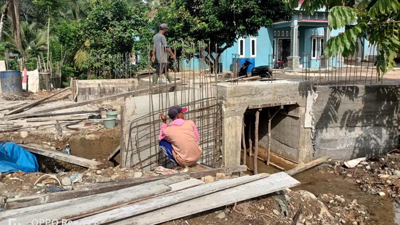 Pembangunan Box Culvert di Batas Kampung Adat Padang Laban dan Padang Kubang