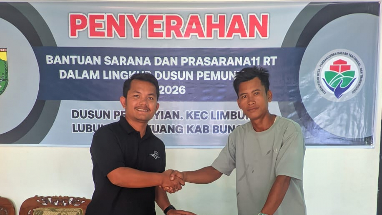 PENYERAHAN BANTUAN SARANA DAN PRASANA UNTUK 11 RT DI DUSUN PEMUNYIAN