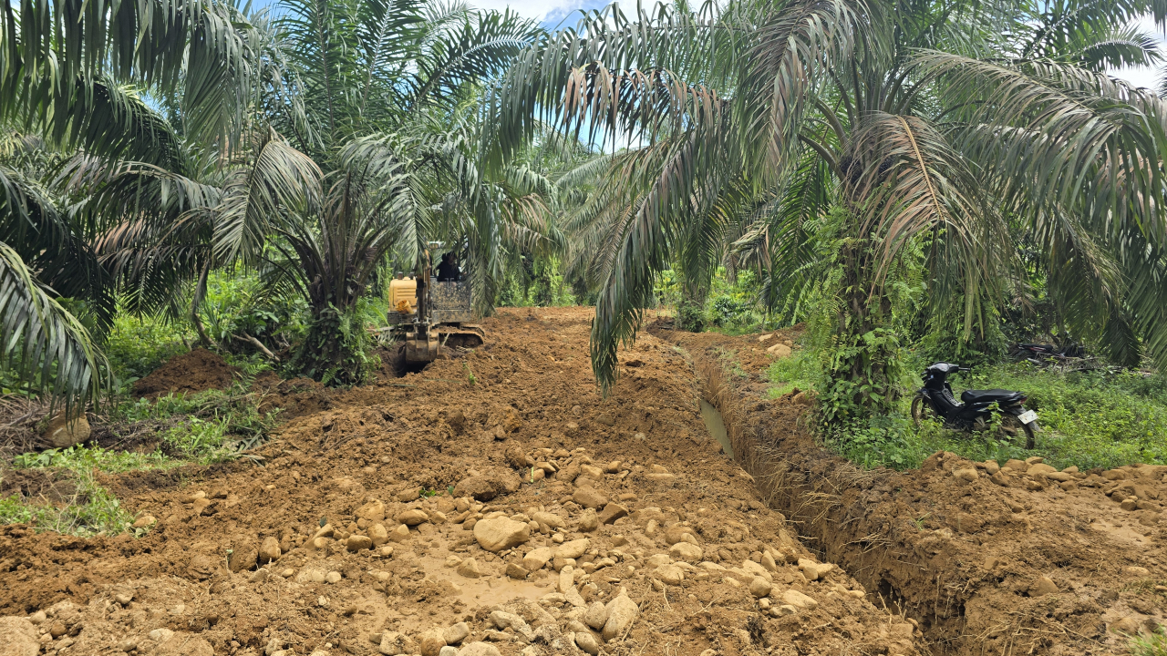 Peningkatan Infrastruktur Jalan di Dusun Pemunyian, Kabupaten Bungo