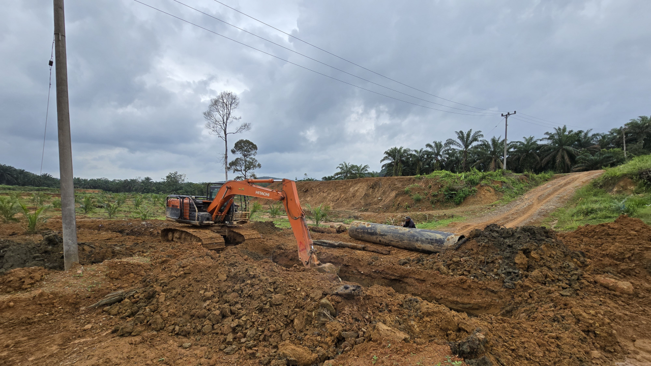 Perawatan Infrastruktur Jalan di Dusun Pemunyian, Kecamatan Limbur Lubuk Mengkuang untuk Meningkatkan Konektivitas dan Aksesibilitas Warga