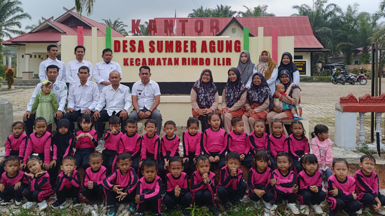 KUNJUNGAN PROFESI PENDIDIKAN ANAK USIA DINI (PAUD) KB ANNISA KE KANTOR DESA SUMBER AGUNG