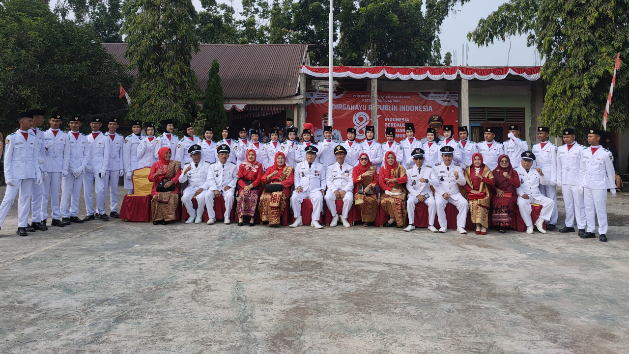 RIBUAN WARGA HADIRI UPACARA HUT RI KE-81 TINGKAT KECAMATAN UJAN MAS.