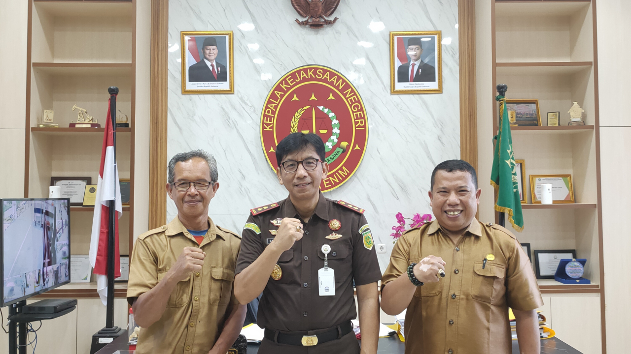 Kades Muara Gula Baru bersilahturahmi dengan Kajari Muaraenim