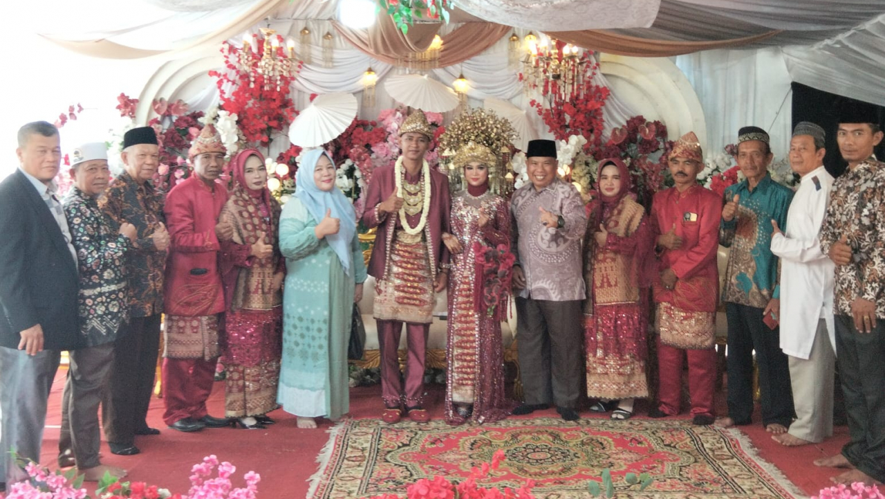Kades Muara Gula Baru Hadiri Resepsi Pernikahan Bella dan Diki, Sampaikan Pesan Bangun Keluarga Sadar HAM*