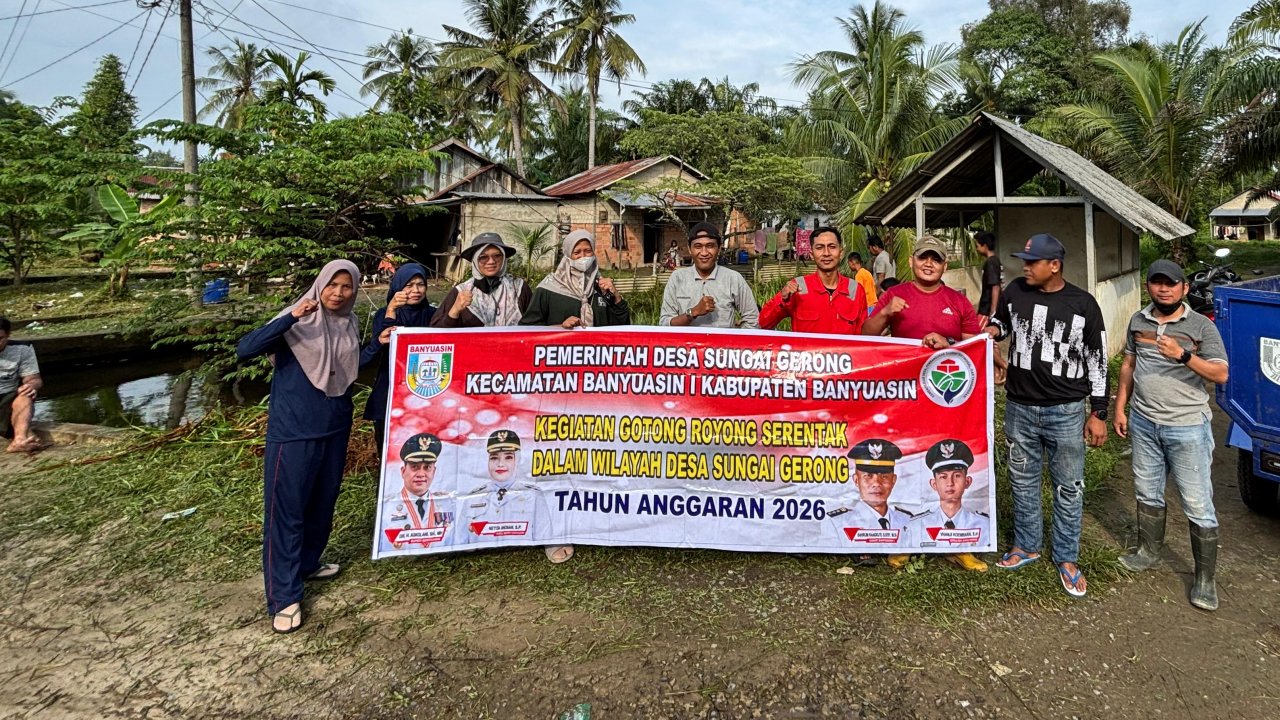 Gotong Royong Serentak Warga Desa Sungai Gerong Banyuasin