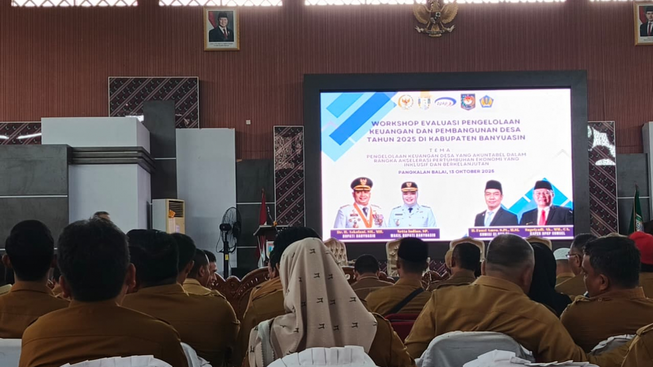 Menggikuti workshop evaluasi pengelolaan keuangan dan pembangunan desa tahun 2025