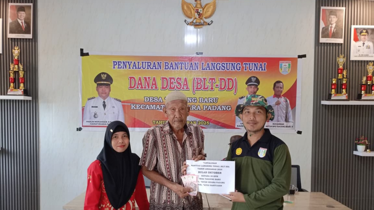 Pembagian BLT Oktober 2025 di Desa Tanjung Baru Berjalan Lancar
