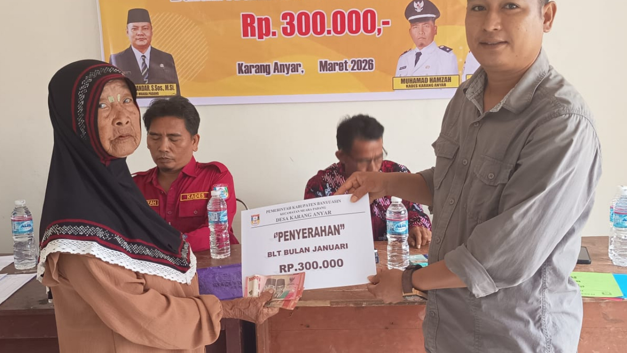 Warga Karang Anyar Sumringah! BLT Empat Bulan Cair!