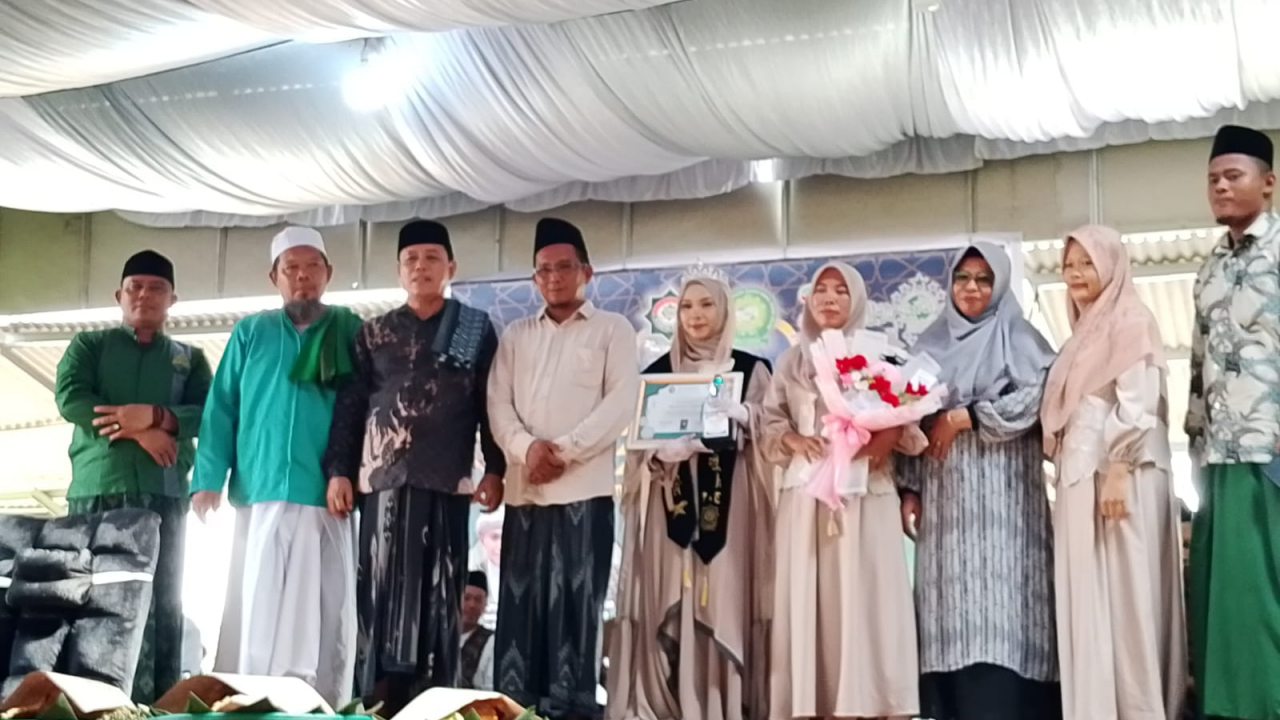 Kepala Desa Sidomulyo, Bapak Rahmat, SP Hadiri Pengajian & Dzikir Manaqib Kubro serta Khotmil Qur’an Bil Khifdzi dalam Peringatan Hari Santri Nasional 2025