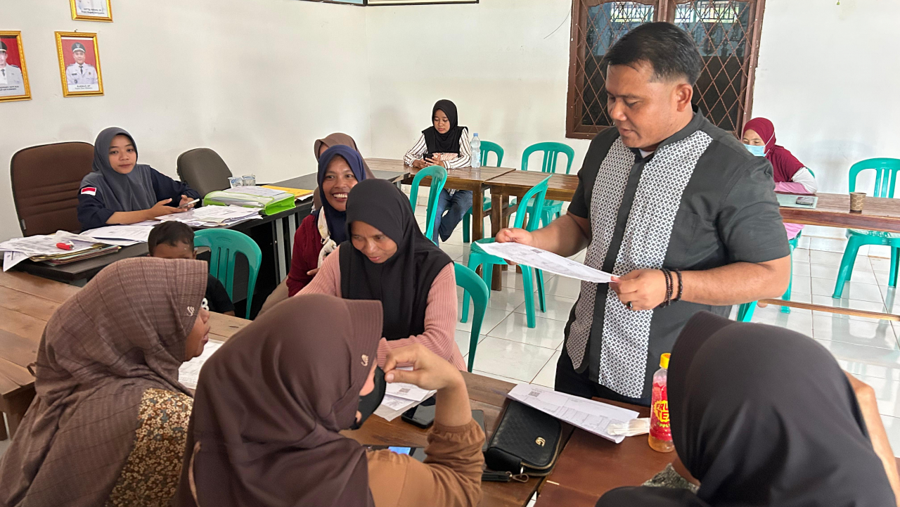 Kepala Desa Sidomulyo, Bapak Rahmat, SP, Terus Hadir Melayani Masyarakat