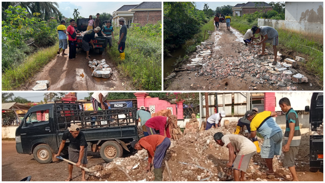 Semangat Gotong Royong Warga Desa Sidomulyo dalam Penimbunan Jalan Rusak