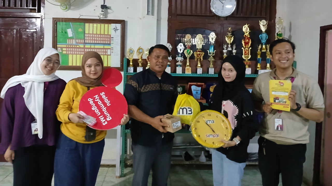 Bapak Kades Rahmat, S.P. Terima Kunjungan Tim IM3 untuk Sosialisasi di Desa Sidomulyo