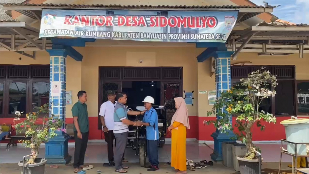 Bantuan Motor Kaisar dari Pemerintah Desa Sidomulyo untuk Operasional Kebersihan oleh Bapak Kades Rahmat, SP