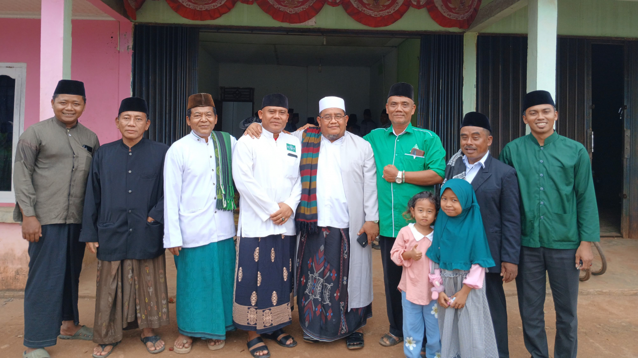 Bapak Rahmat, SP, Kepala Desa Sidomulyo, Hadiri Pengajian Umum Isro' Wal Mi'roj Nabi Muhammad SAW di Desa Cinta Manis Baru