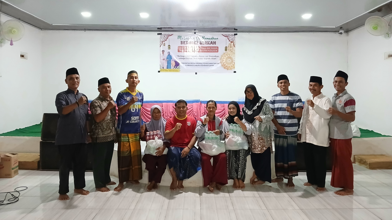 Bapak Rahmat, Sp: Rutinitas Berbagi Setiap Malam Ganjil Ramadhan untuk Warga Sidomulyo yang Kurang Mampu