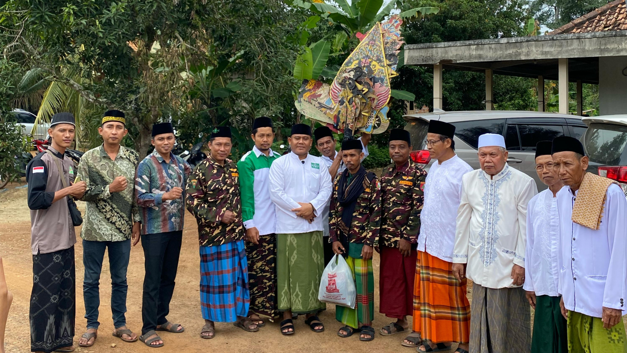 Bapak Kades Sidomulyo, Bapak Rahmat, S.P., Hadiri Acara Pengajian Rutin Bulanan Miftakhut Thulab dan Santunan Anak Yatim Piatu serta Jompo di Desa Sidomulyo