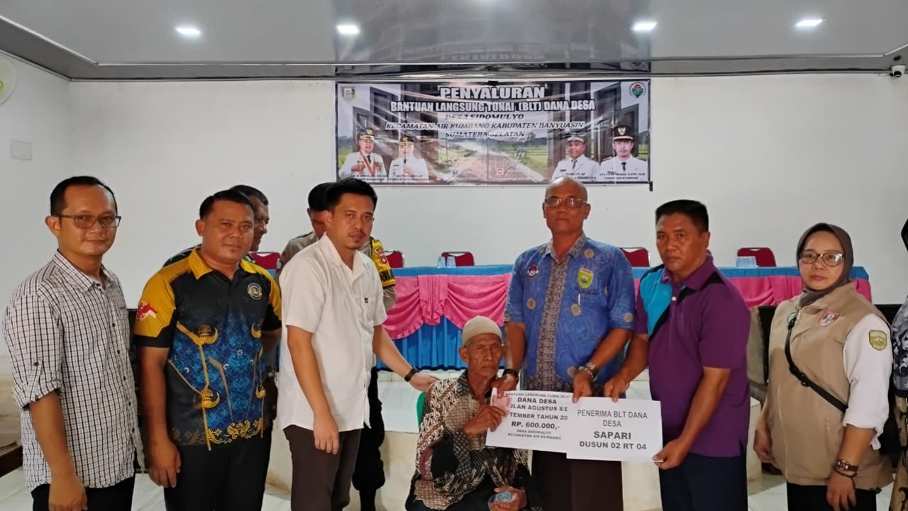 Pembagian BLT di Desa Sidomulyo Berjalan Lancar dan Transparan