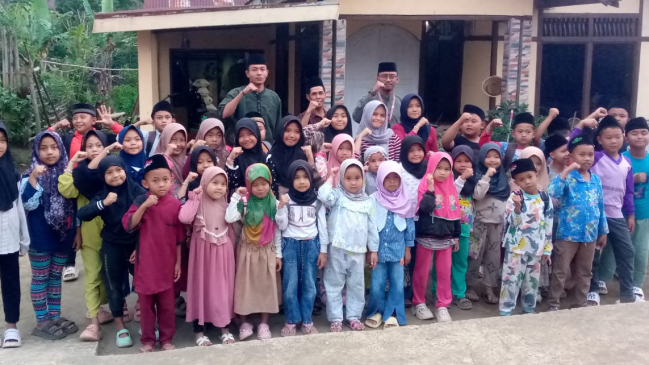 Mahasiswa IAIN Curup dan Guru Ngaji di Desa Baru Manis Tingkatkan Minat Baca Alquran Anak-Anak