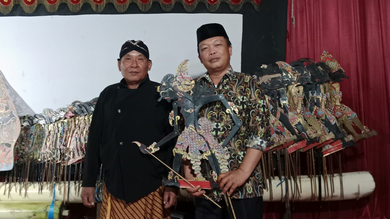 Desa Baru Manis Lestarikan Budaya Melalui Pagelaran Wayang Kulit dengan Sumber Daya Lokal
