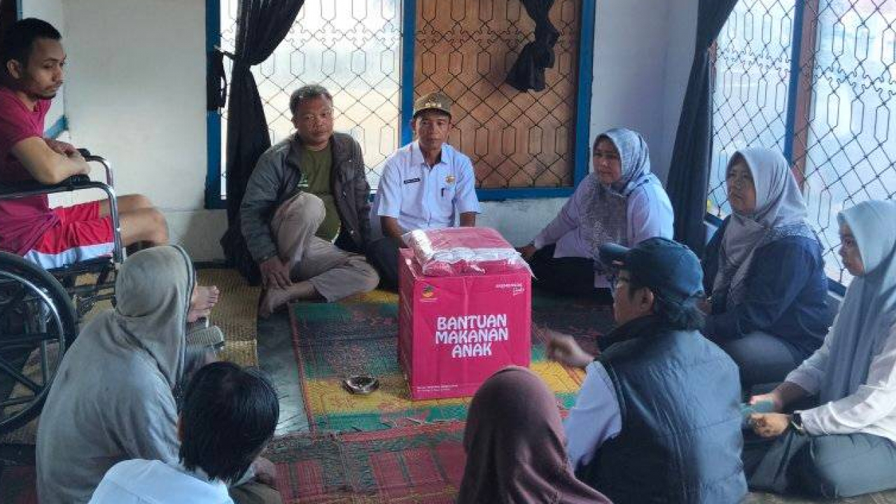 Dukcapil dan Dinsos Rejang Lebong Hadir untuk Disabilitas di Desa Baru Manis