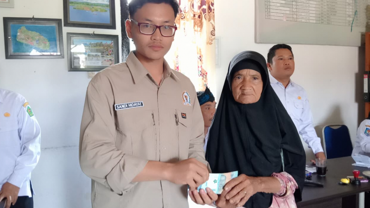 Pemdes Purwodadi Salurkan BLT Dana Desa Tahap I kepada 12 Keluarga Penerima Manfaat