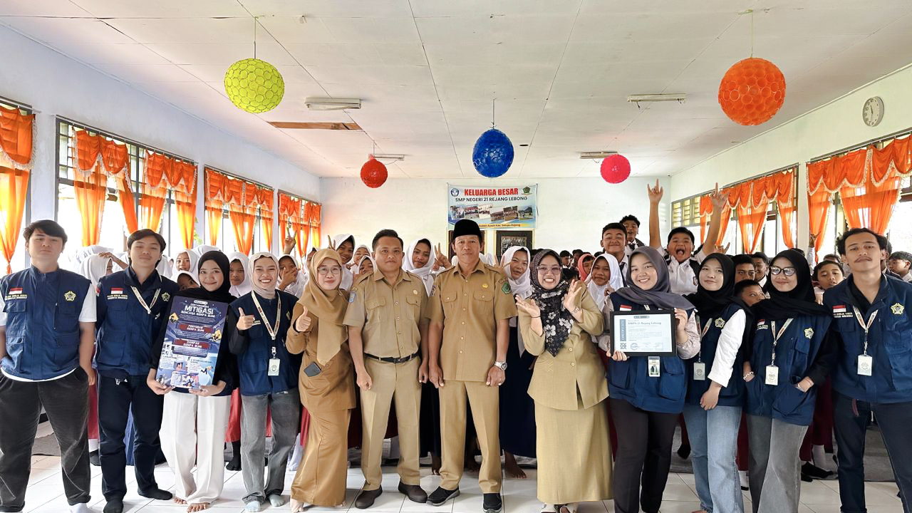 Tingkatkan Kesadaran Bencana, KKN UNIB Periode 105 Gelar Edukasi Gempa di SMPN 21 Rejang Lebong