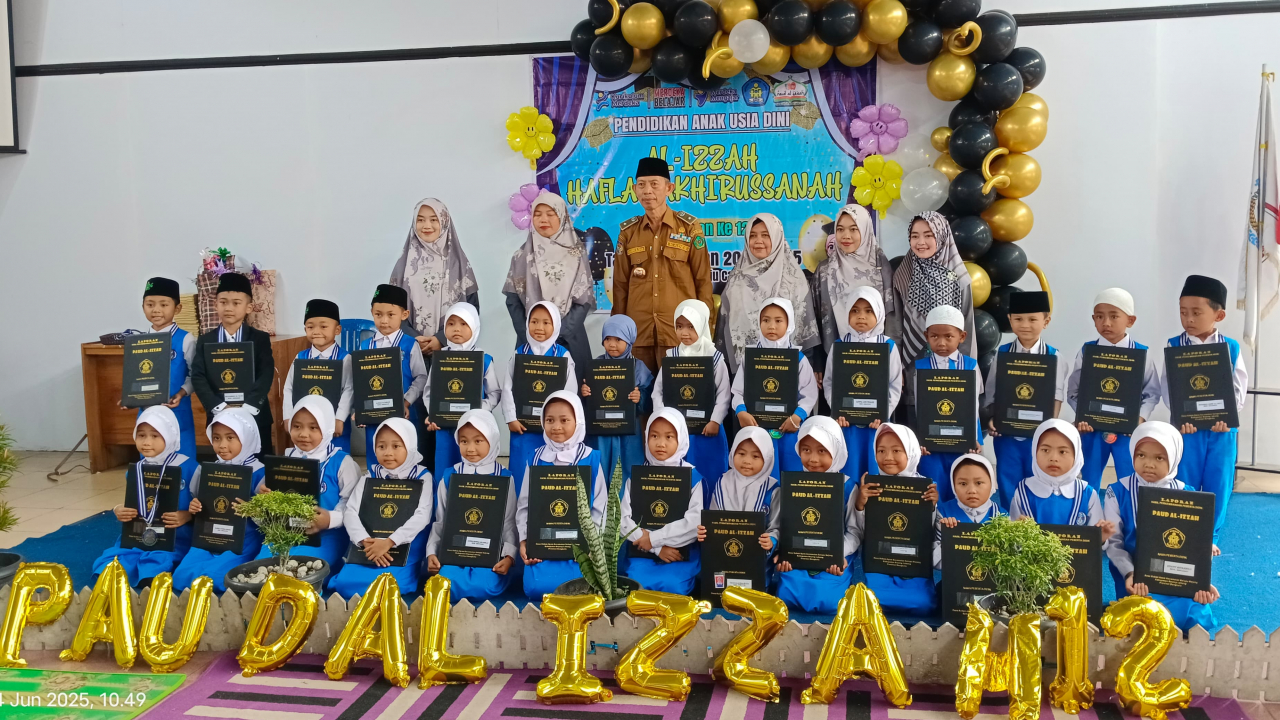 PELEPASAN 26 SISWA PAUD AL IZZAH DESA SUBAN AYAM BERLANGSUNG MERIAH