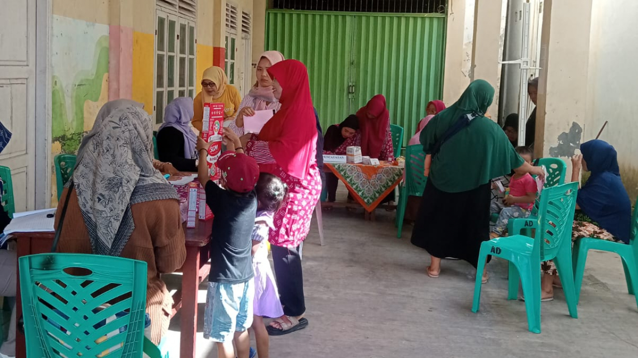 Pelayanan Kesehatan Terpadu untuk Ibu Hamil, Anak, dan Lansia di Desa Air Dingin