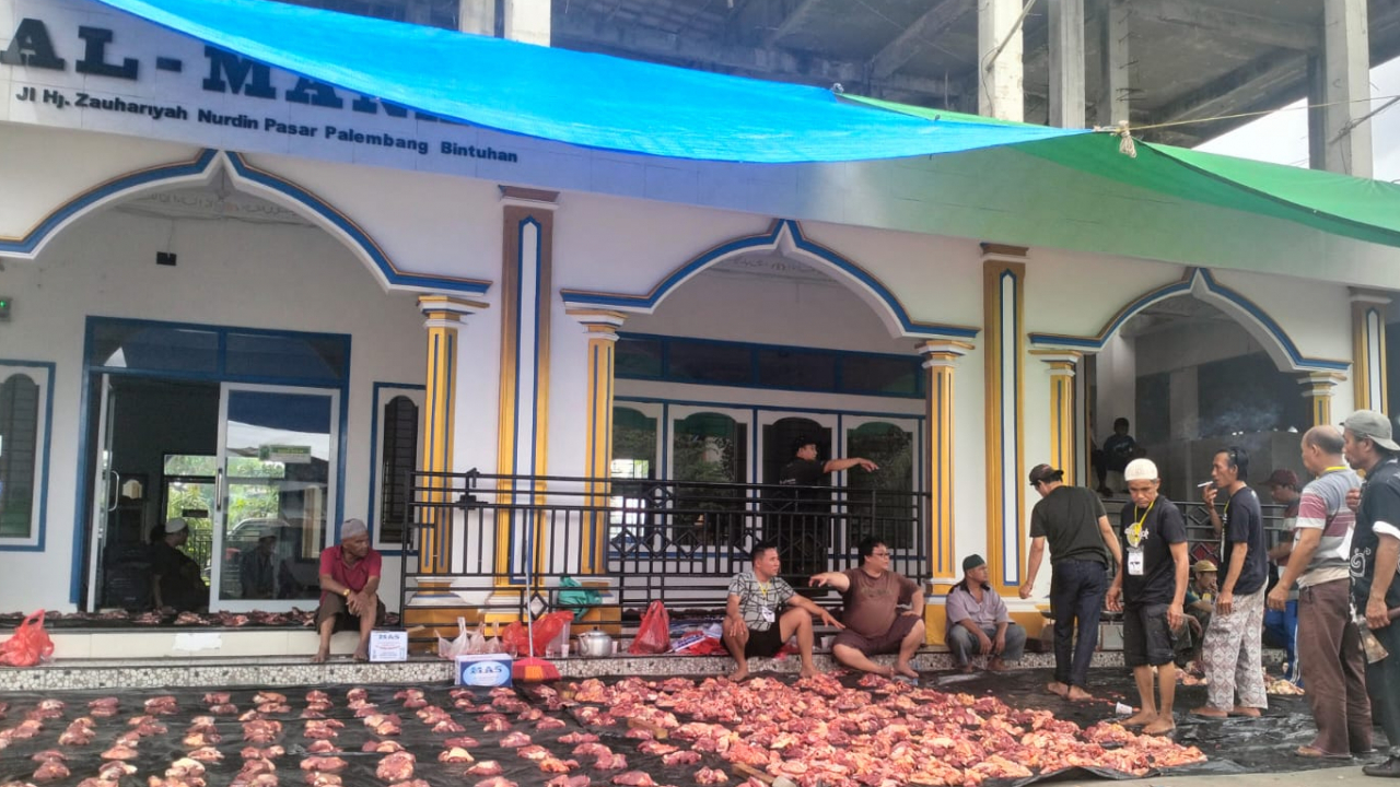 Pelaksanaan Ibadah Qurban Idul Adha 1446 H di Masjid Al Manar Desa Air Dingin