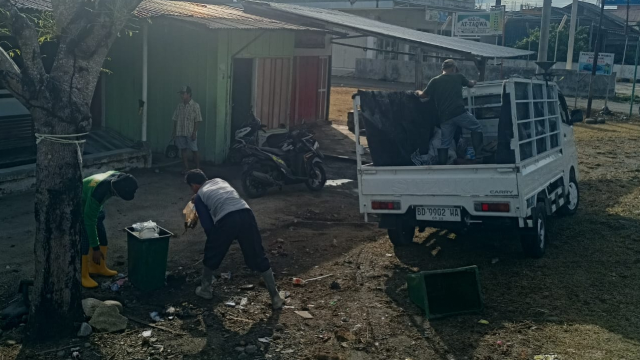 PROGRAM PENGAMBILAN SAMPAH RUMAH TETAP DESA AIR DINGIN TERUS BERJALAN DENGAN BAIK.
