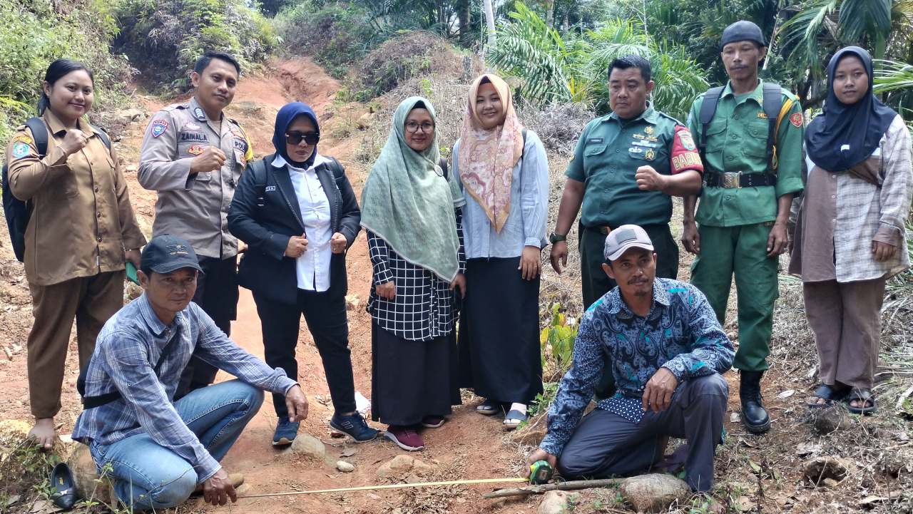 Peningkatan Infrastruktur Jalan Desa Sinar Mulya melalui Pembangunan Rabat Beton