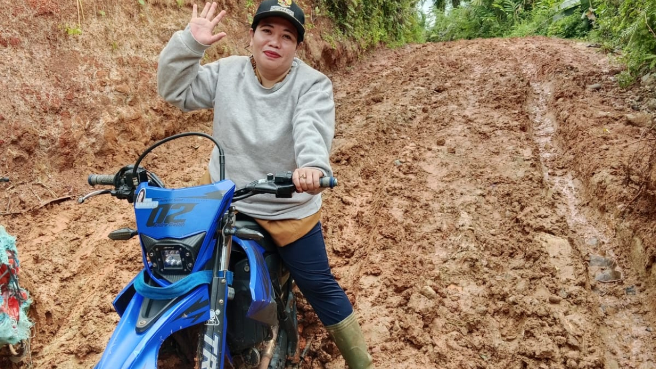 Kondisi Infrastruktur Jalan di Desa Sinar Mulya Memprihatinkan