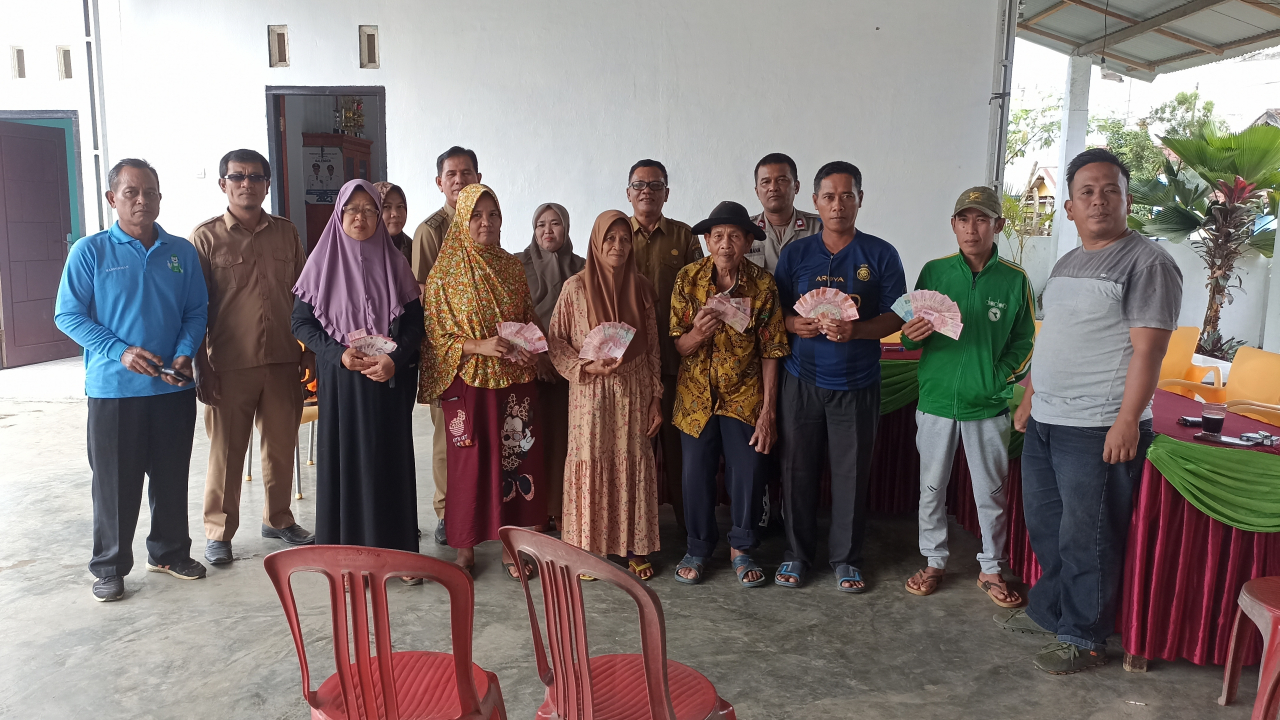 **Pembagian BLT DD di Desa Tanjung Ganti I**