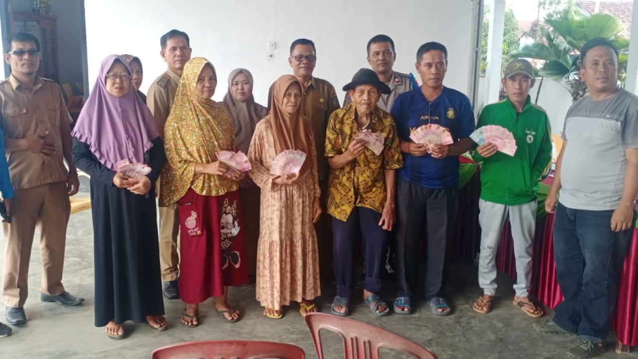 Penyaluran BLT Tahap III di Desa Tanjung Ganti I dihadiri Berbagai Pihak